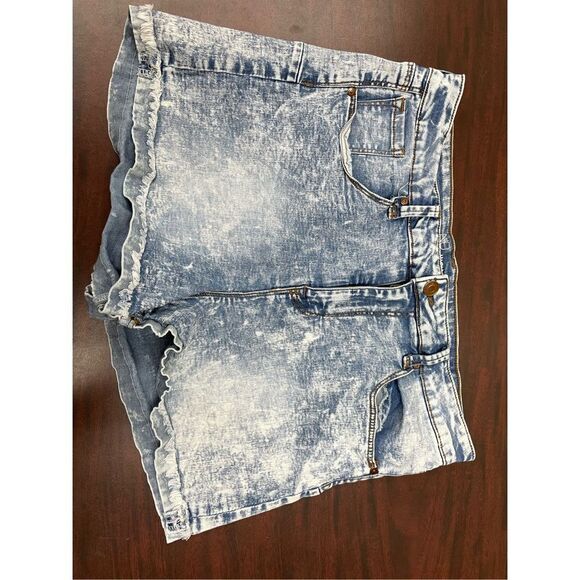 No Boundaries High Rise Denim Shorts Size 15 - Picture 1 of 3